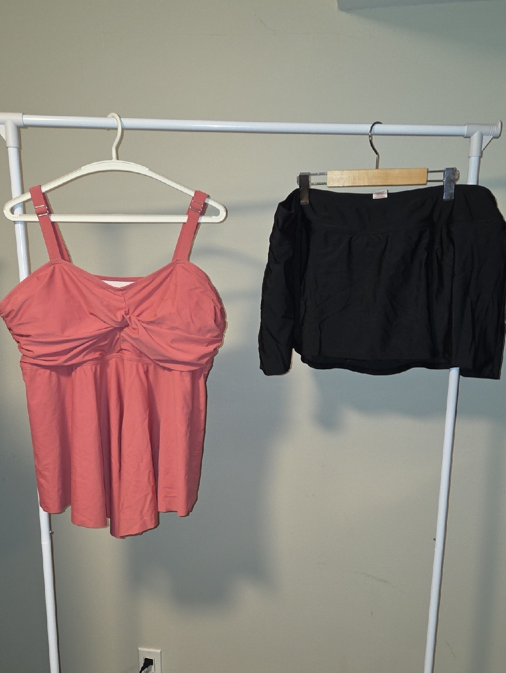 BloomChic 2 Piece,22 Top, 22 Bottom. Peach And Black